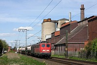 Am 01.05.2011 passiert 139 309 die Gebäude der ehemaligen Zuckerfabrik in Weetzen.
