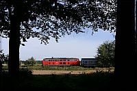 Der freitags IC wird als Leerreisezug von Uelzen nach Munster gefahren. Am 17.09.2004 ist 218 265 östlich von Ebsdorf unterwegs