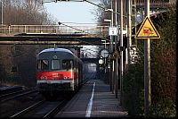 Ab Langwedel benutzen die Triebwagen bis Bremen die Hauptstrecke Hannover - Bremen mit. Am 16.01.2005 zeigen die Signale in Achim freie Fahrt für 634 621