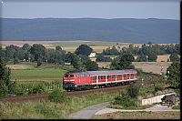 Im Sommer 2004 kam Mo - Fr erstmals seit langem wieder ein lokbespanntes Zugpaar auf der Strecke zum Einsatz. Am 02.09.04 gab sich 218 455 mit RB 24656 bei Harriehausen die Ehre.